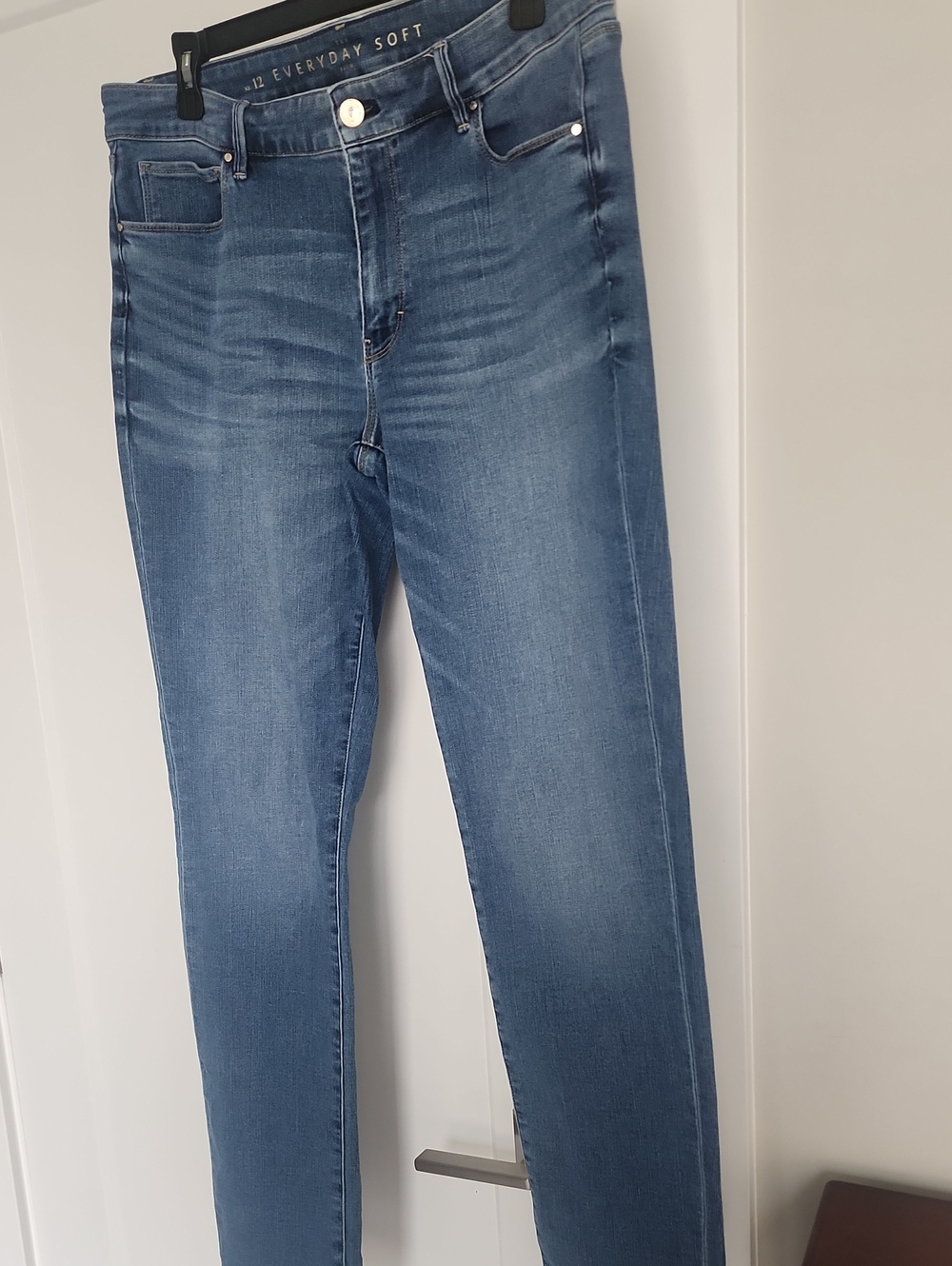 White House Black Market Women's Straight Leg Jeans in Medium Blue Wash Size 12